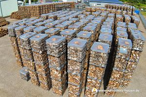 Gelagertes Brennholz aus der eigenen Kaminholzproduktion