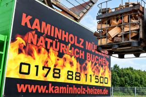 Lieferung von hochwertigem Kaminholz aus Buchenholz